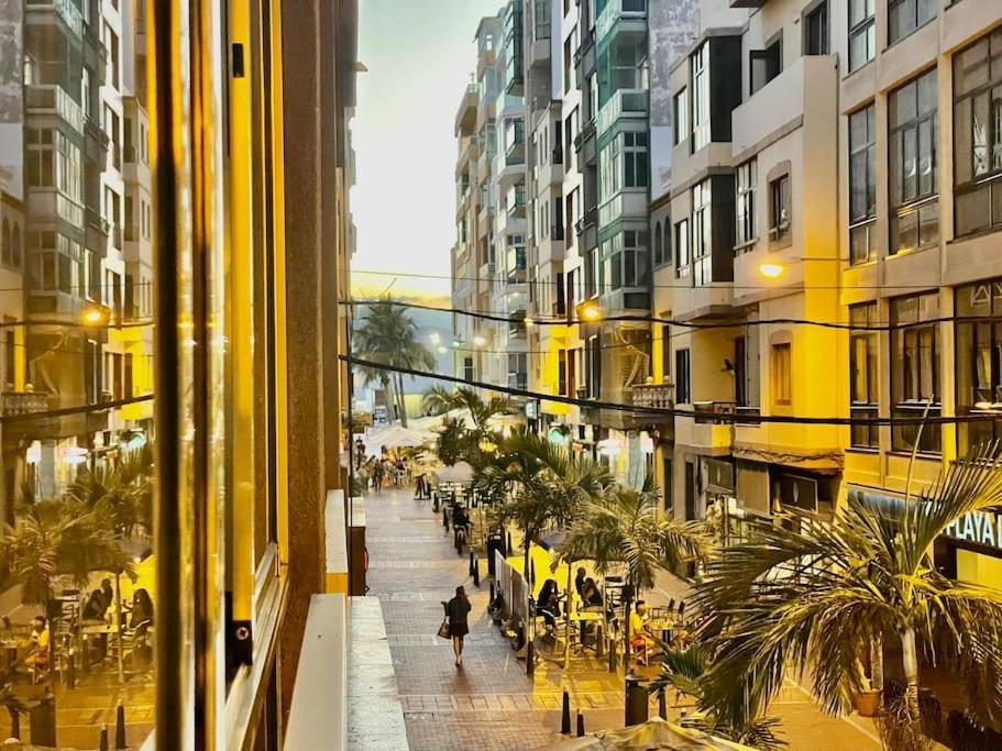 Affordable Holiday Accommodation For Large Families And Groups At Las Canteras Beach With 3 Bedrooms And Free Parking لاس بالماس دي غران كاناريا المظهر الخارجي الصورة