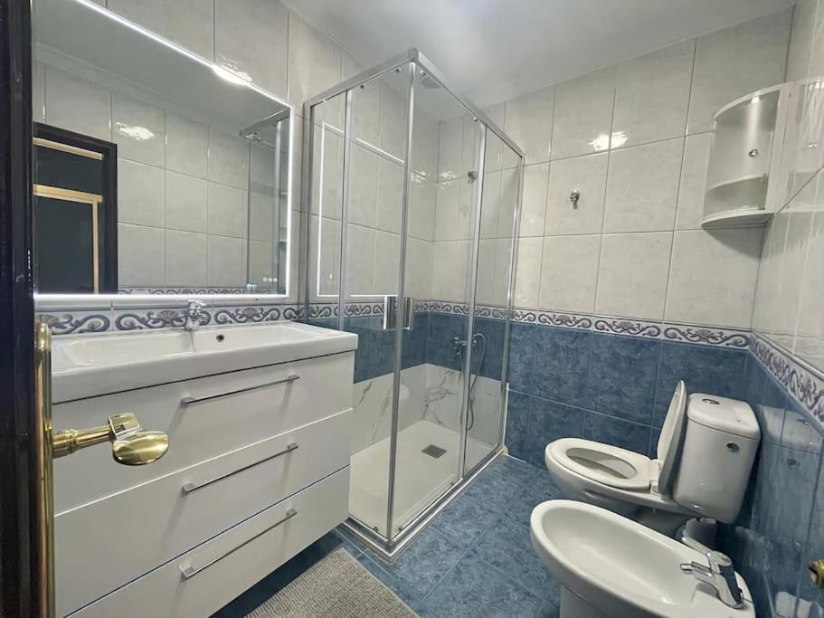 Affordable Holiday Accommodation For Large Families And Groups At Las Canteras Beach With 3 Bedrooms And Free Parking لاس بالماس دي غران كاناريا المظهر الخارجي الصورة