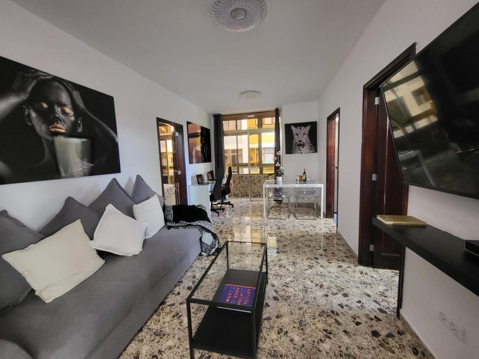 Affordable Holiday Accommodation For Large Families And Groups At Las Canteras Beach With 3 Bedrooms And Free Parking لاس بالماس دي غران كاناريا المظهر الخارجي الصورة