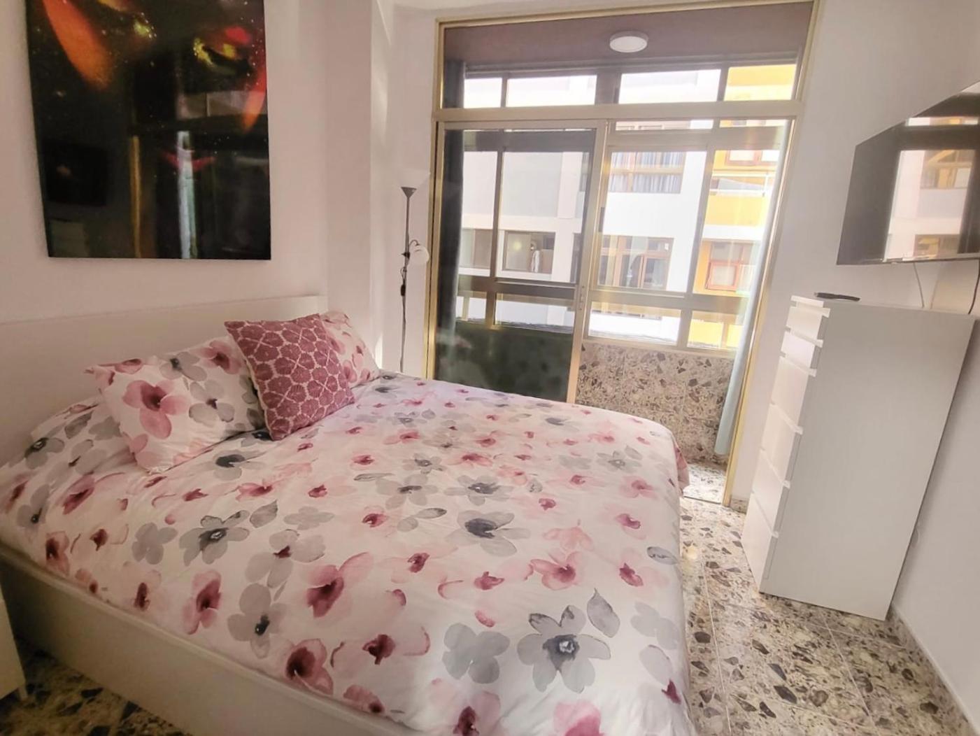 Affordable Holiday Accommodation For Large Families And Groups At Las Canteras Beach With 3 Bedrooms And Free Parking لاس بالماس دي غران كاناريا المظهر الخارجي الصورة