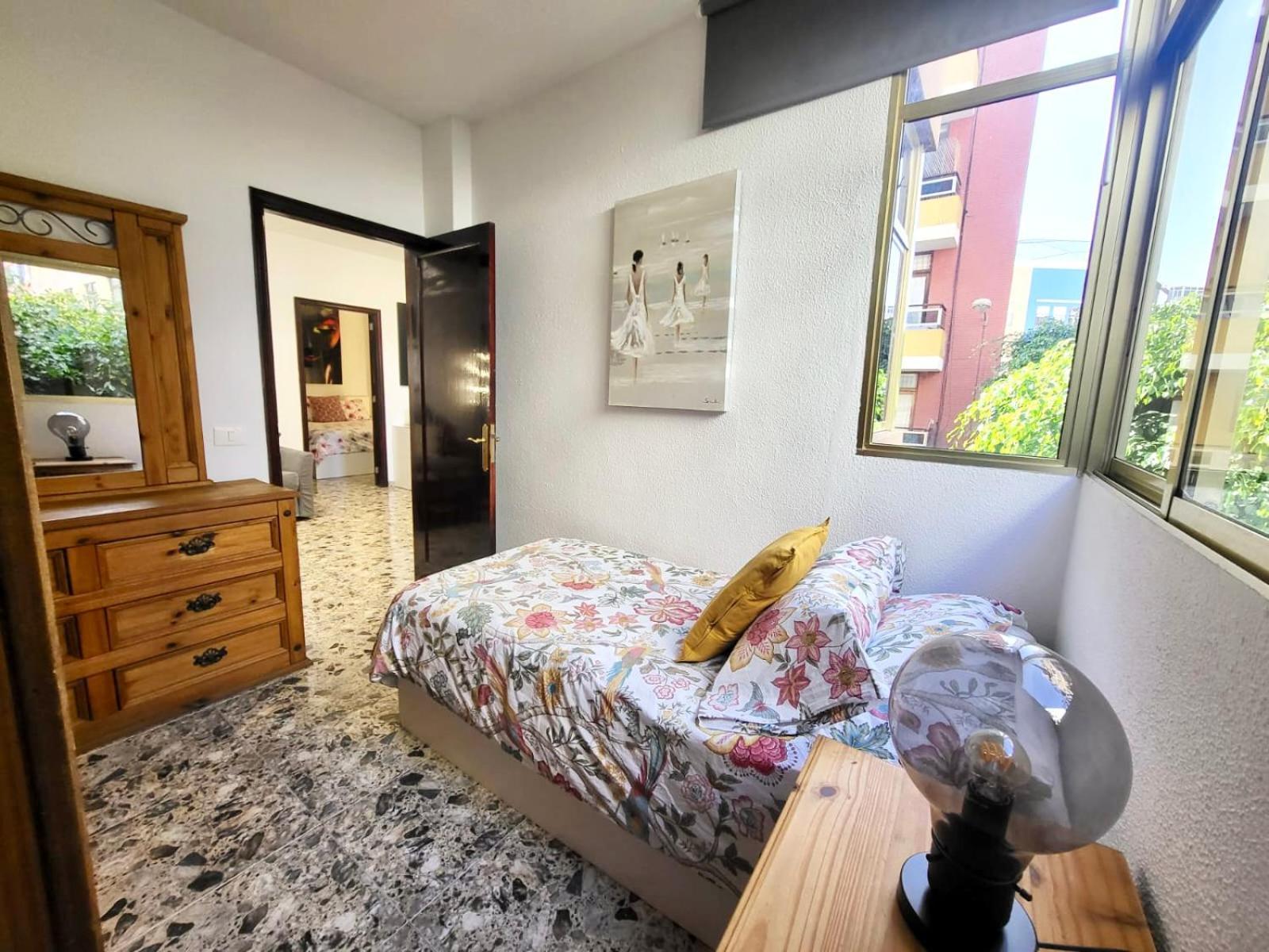 Affordable Holiday Accommodation For Large Families And Groups At Las Canteras Beach With 3 Bedrooms And Free Parking لاس بالماس دي غران كاناريا المظهر الخارجي الصورة