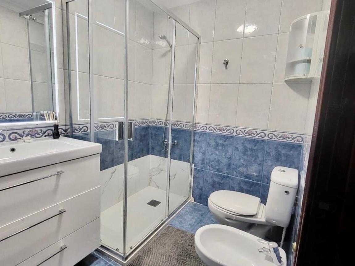 Affordable Holiday Accommodation For Large Families And Groups At Las Canteras Beach With 3 Bedrooms And Free Parking لاس بالماس دي غران كاناريا المظهر الخارجي الصورة