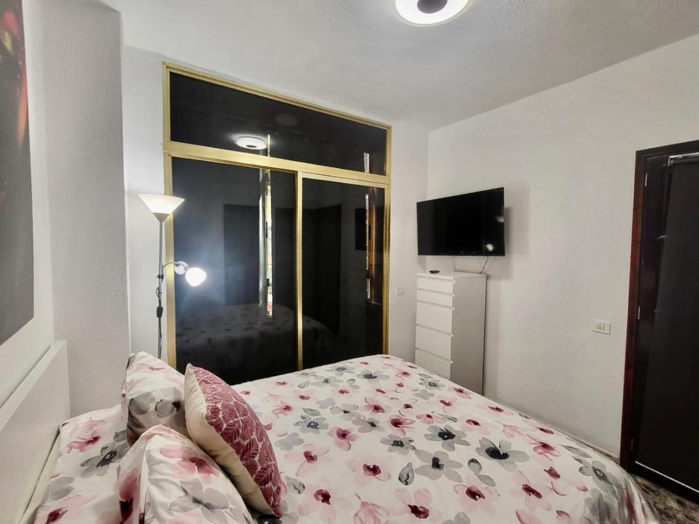 Affordable Holiday Accommodation For Large Families And Groups At Las Canteras Beach With 3 Bedrooms And Free Parking لاس بالماس دي غران كاناريا المظهر الخارجي الصورة