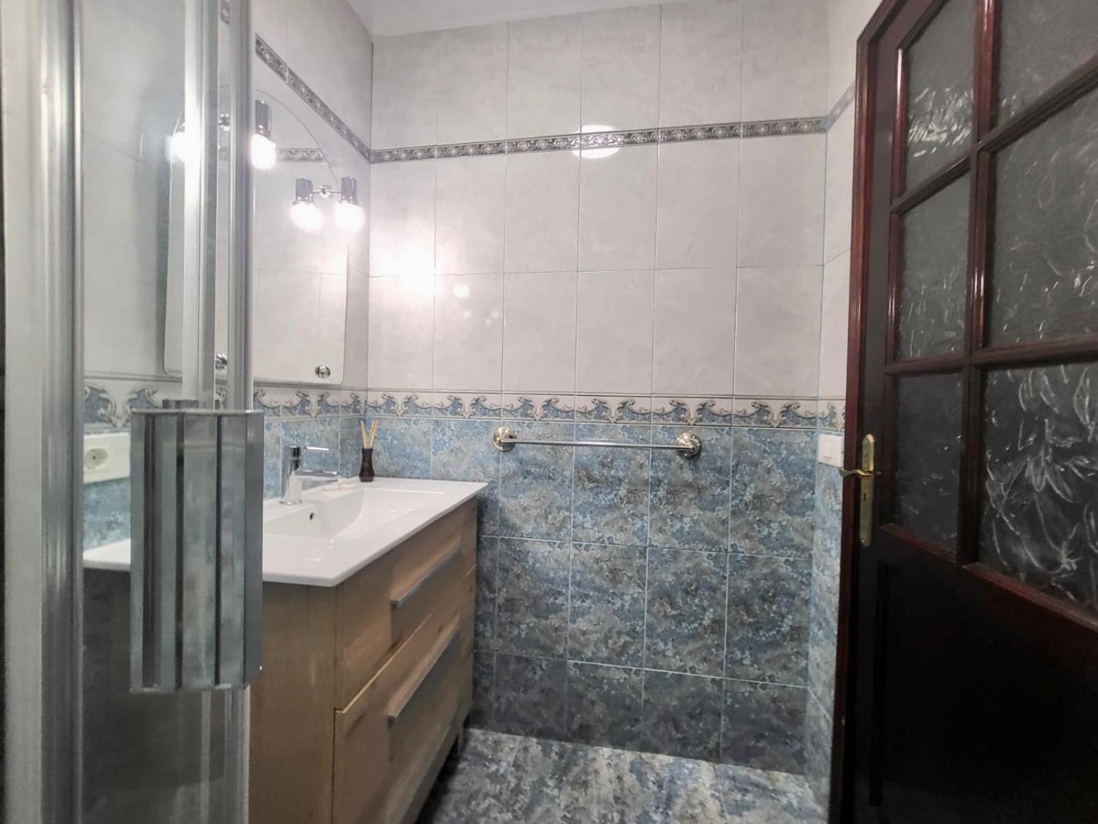 Affordable Holiday Accommodation For Large Families And Groups At Las Canteras Beach With 3 Bedrooms And Free Parking لاس بالماس دي غران كاناريا المظهر الخارجي الصورة