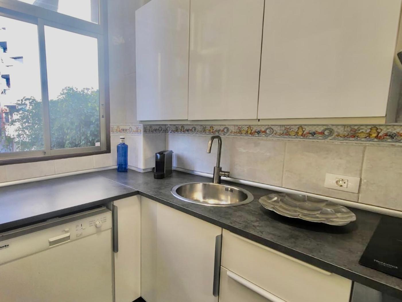 Affordable Holiday Accommodation For Large Families And Groups At Las Canteras Beach With 3 Bedrooms And Free Parking لاس بالماس دي غران كاناريا المظهر الخارجي الصورة